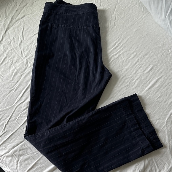 Vintage 2004 Tommy Hilfiger Women’s Dark Navy Pinstripe Dress Pants - Picture 16 of 16